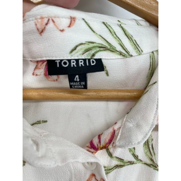 Torrid Floral Button Front Crepe Twist Hem Women’s Size 4X Girly Cottage - Picture 4 of 6